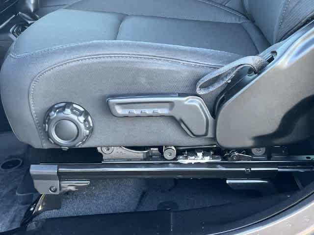 Used 2022 Jeep Wrangler Sport AWD/4WD image 32