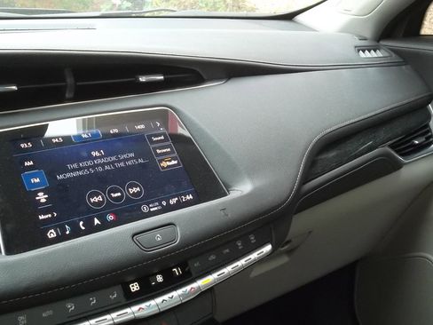 Used 2021 Cadillac XT4 Premium Luxury FWD image 14
