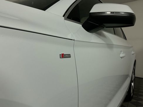 Used 2023 Audi Q5 2.0T Premium w/ Convenience Package image 5