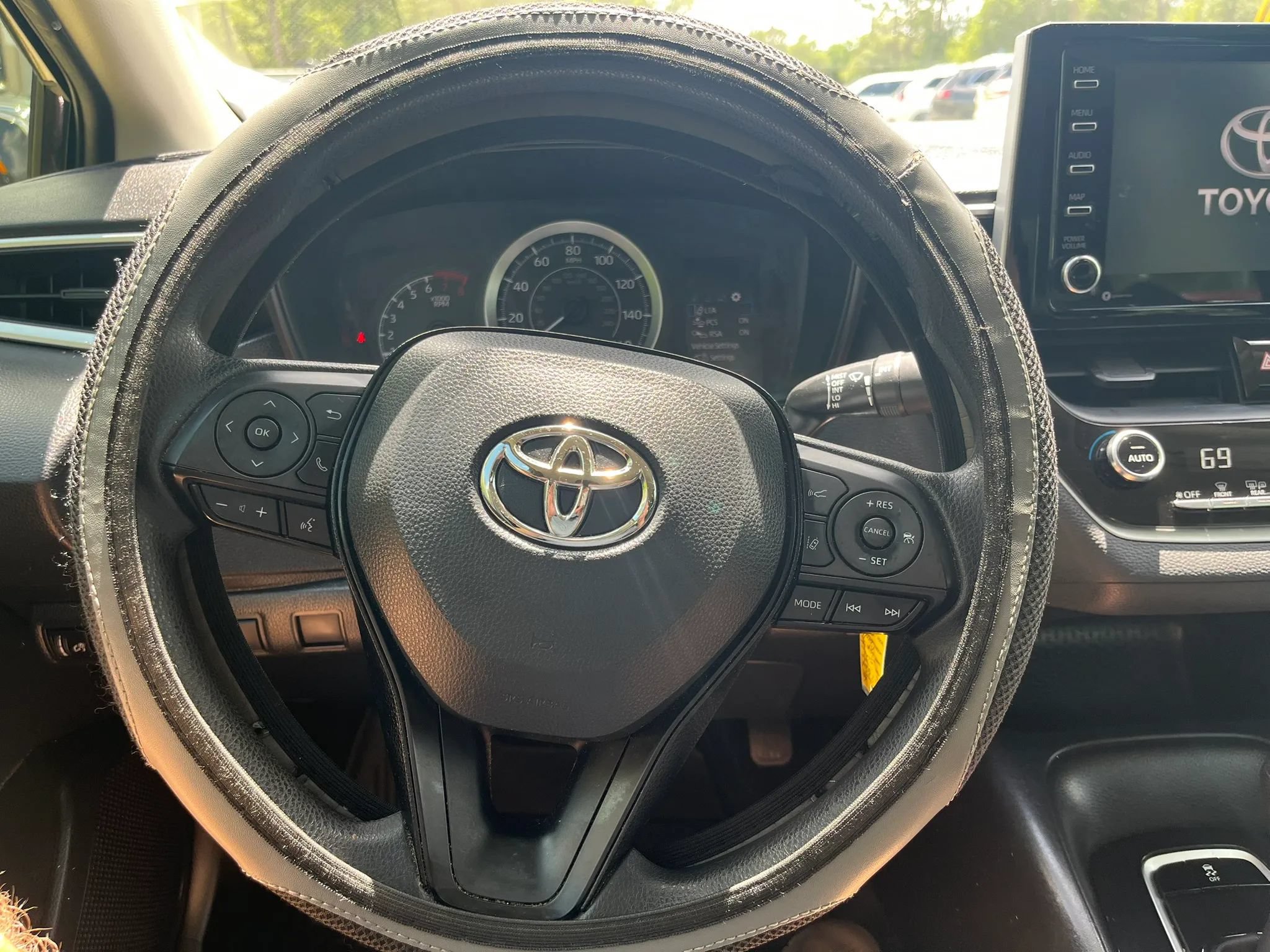 Used 2021 Toyota Corolla LE FWD image 14