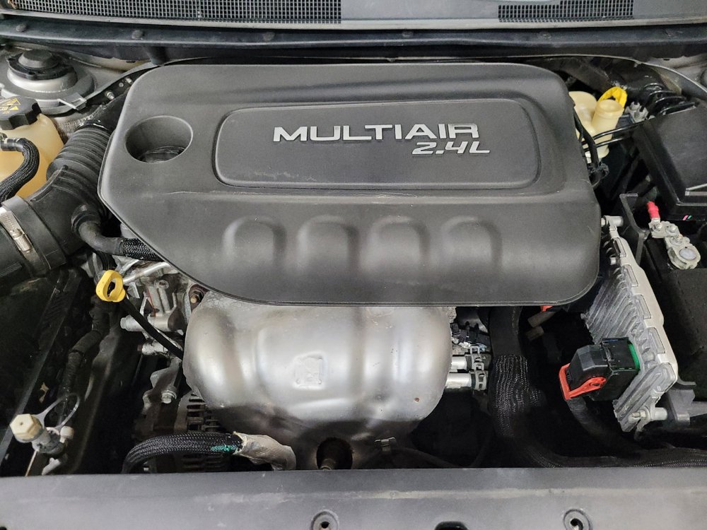 Used 2015 Chrysler 200 C FWD image 30