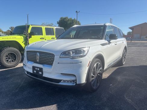 Used 2021 Lincoln Aviator Reserve w/ Equipment Group 202A image 2