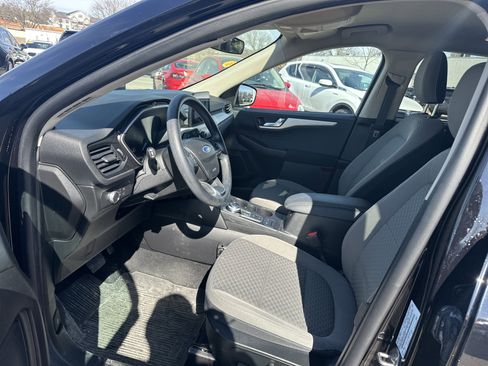 Used 2020 Ford Escape SE image 13