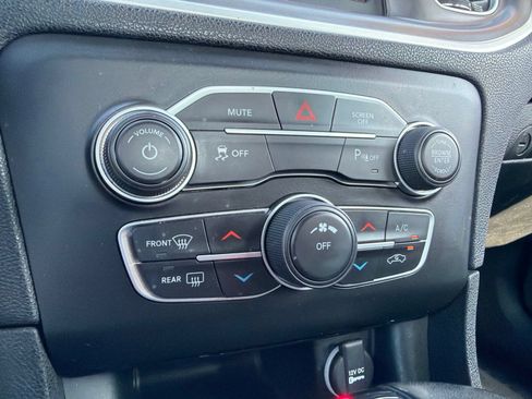 Used 2022 Dodge Charger SXT RWD image 28