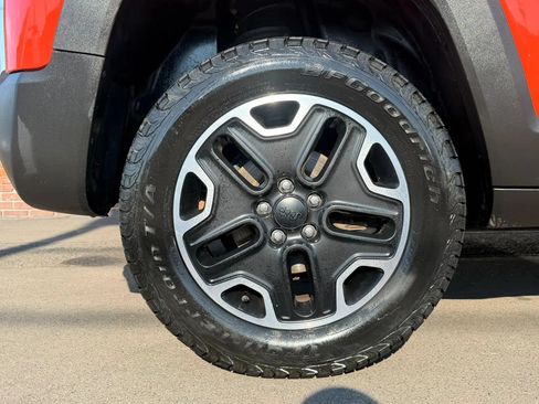 Used 2016 Jeep Renegade Trailhawk AWD/4WD image 18
