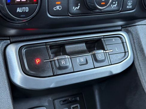 Used 2022 GMC Acadia SLE FWD image 21