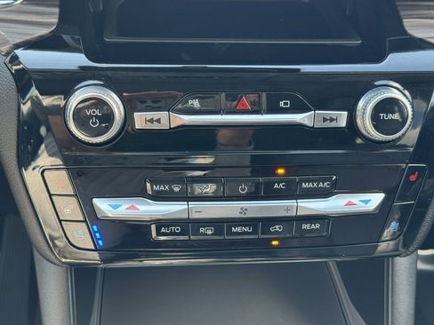 Used 2022 Ford Explorer Limited w/ Equipment Group 301A image 13