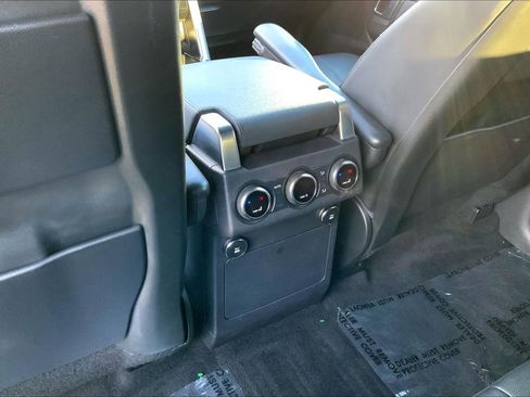 Used 2020 Land Rover Discovery HSE image 34