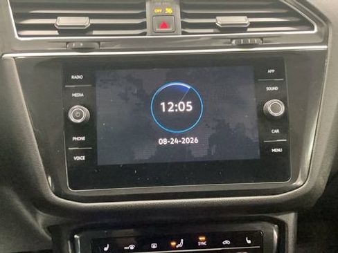 Certified 2024 Volkswagen Tiguan SE AWD/4WD image 17