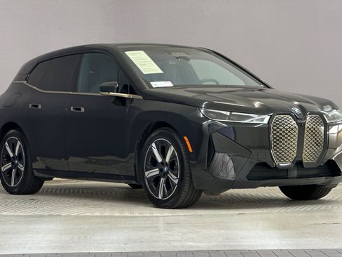 Used 2023 BMW iX xDrive50 w/ Premium Package AWD/4WD image 6