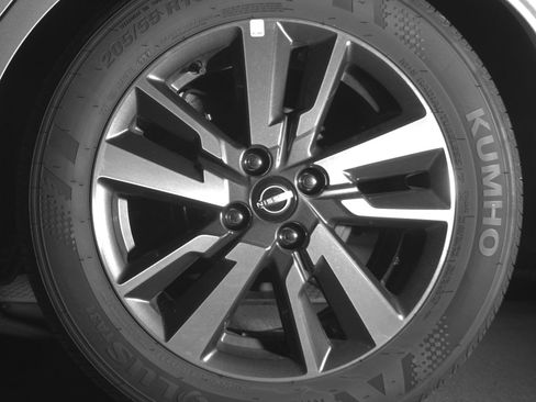 Used 2025 Nissan Versa SV FWD image 14