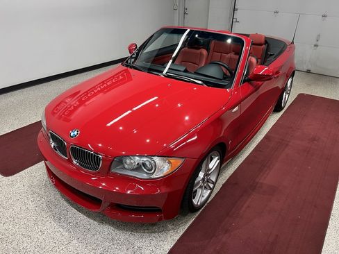 Used 2010 BMW 135i Convertible w/ Premium Pkg image 4