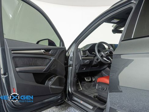 Used 2024 Audi SQ5 Prestige image 9