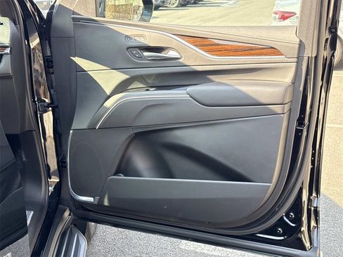 Used 2021 Cadillac Escalade Premium Luxury image 10