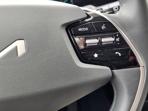 Used 2024 Kia Niro EX FWD image 22