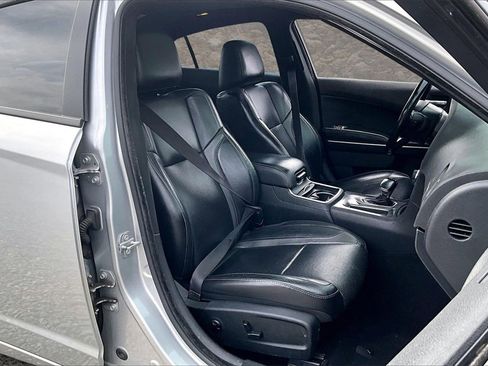 Used 2020 Dodge Charger SXT w/ Leather Interior Group image 7
