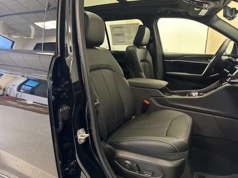 New 2026 Jeep Grand Cherokee Limited AWD/4WD image 38