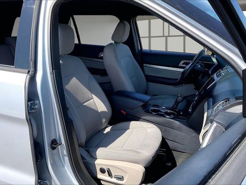 Used 2018 Ford Explorer XLT w/ Equipment Group 201A FWD image 30