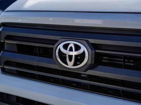 Certified 2025 Toyota Tacoma SR5 image 6