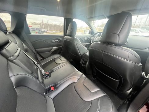 Used 2019 Jeep Cherokee Latitude Plus image 32