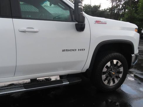 Used 2024 Chevrolet Silverado 2500 LT AWD/4WD image 22