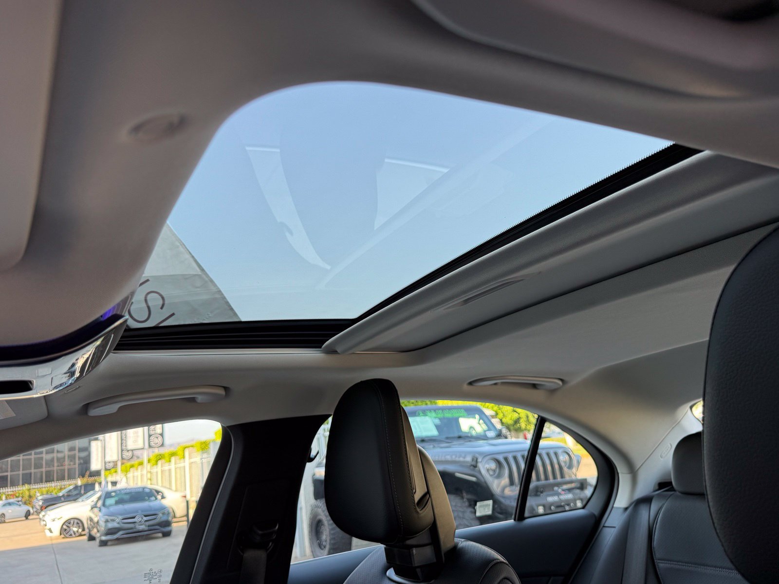 Used 2025 Mercedes-Benz C 300 Sedan image 28