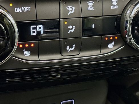 New 2026 Chevrolet Trax ACTIV w/ Sunroof Package FWD image 24