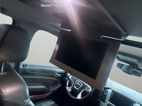 Used 2019 GMC Yukon SLT w/ Premium Edition AWD/4WD image 19