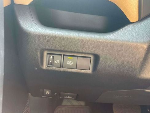 Used 2022 Toyota RAV4 LE AWD/4WD image 22