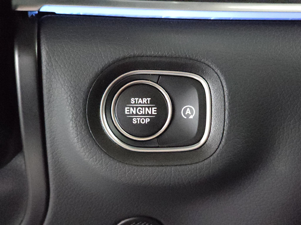 Used 2026 Mercedes-Benz GLE 450 4MATIC w/ Driver Assistance Package image 17