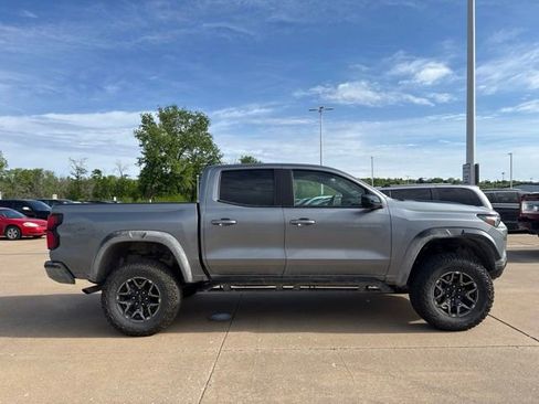 Used 2026 Chevrolet Colorado ZR2 w/ Technology Package AWD/4WD image 2