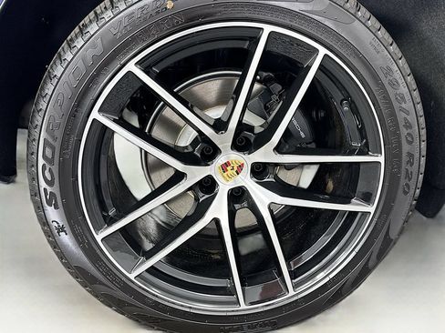 Used 2026 Porsche Macan AWD/4WD image 34