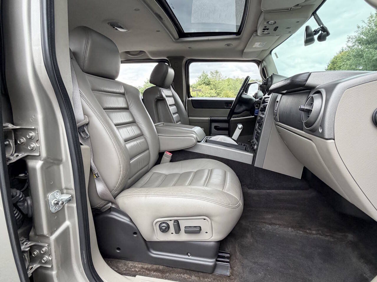Used 2003 HUMMER H2 w/ Preferred Equipment Group AWD/4WD image 27