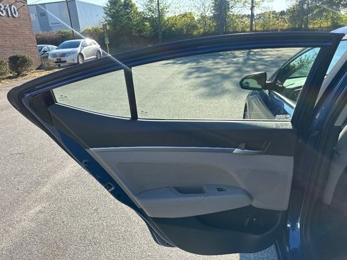 Used 2019 Hyundai Elantra SEL image 13