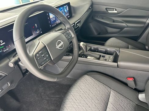 Used 2026 Nissan Sentra SV w/ SV Convenience Package FWD image 9