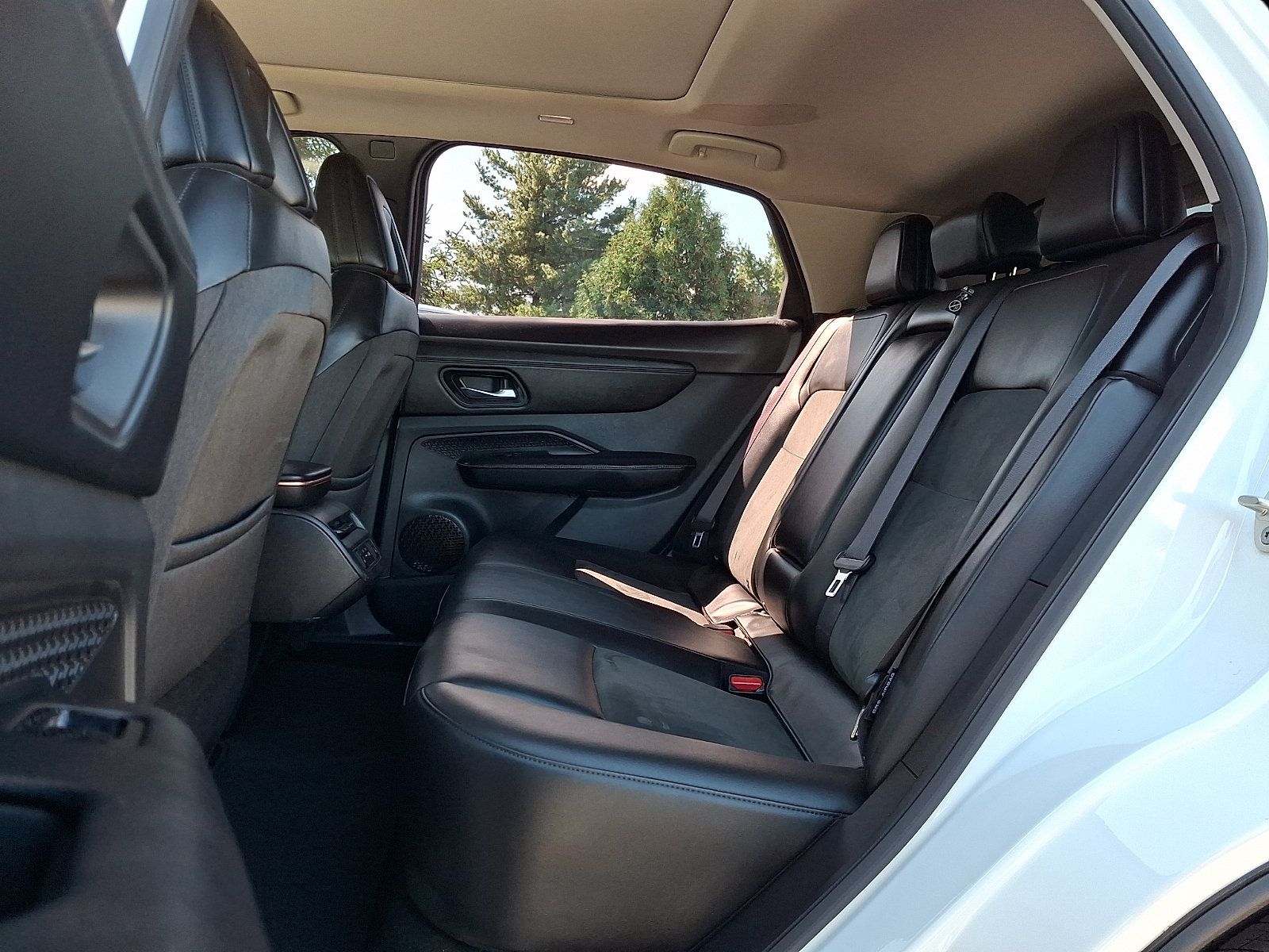 Certified 2023 Nissan Ariya AWD image 10