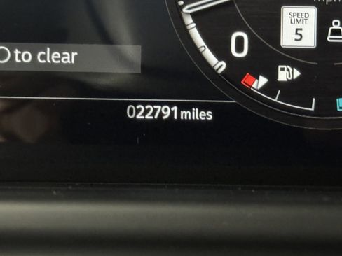 Used 2023 Land Rover Defender 110 S image 28