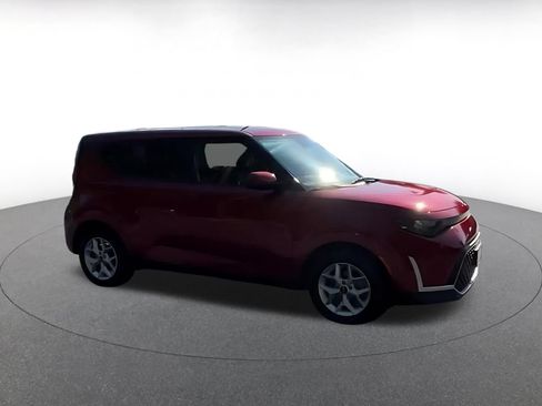 Used 2025 Kia Soul LX w/ LX Technology Package FWD image 12