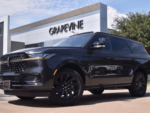 New 2025 Lincoln Navigator Reserve w/ Jet Appearance Package image 1