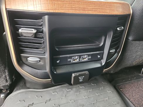 Used 2024 RAM 3500 Limited AWD/4WD image 9