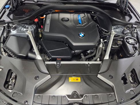 Used 2023 BMW 530e xDrive w/ Premium Package image 23