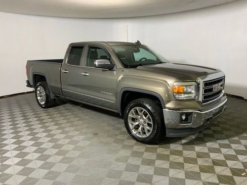 Used 2015 GMC Sierra 1500 SLT w/ SLT Preferred Package AWD/4WD image 4
