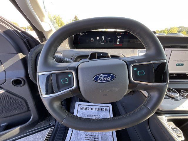 Used 2025 Ford Expedition Max Active AWD/4WD image 15