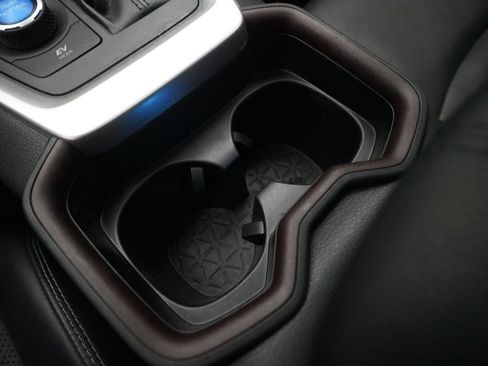 Used 2019 Toyota RAV4 Limited AWD/4WD image 17