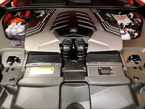Used 2025 Lamborghini Urus SE image 15