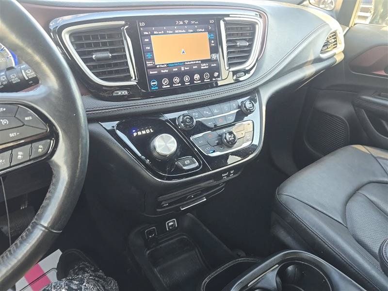 Used 2020 Chrysler Pacifica Touring-L FWD image 6