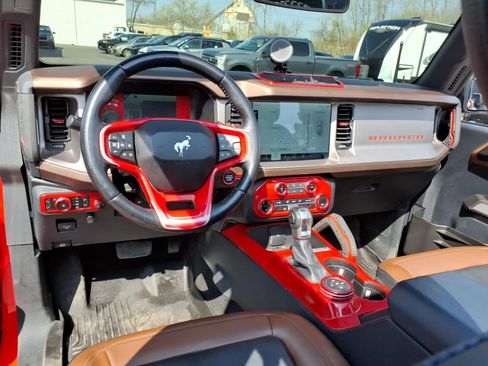 Used 2023 Ford Bronco Outer Banks w/ Sasquatch Package AWD/4WD image 12