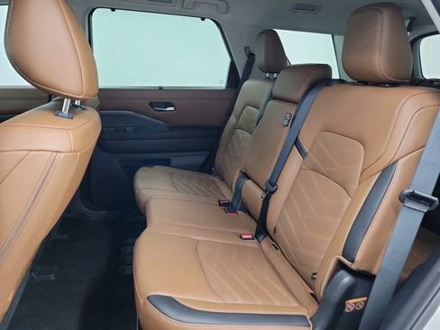 Used 2024 Nissan Pathfinder Platinum w/ Cargo Package image 11