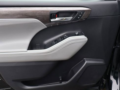 Used 2022 Toyota Highlander Limited image 20