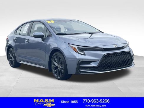 Used 2025 Toyota Corolla SE FWD image 1